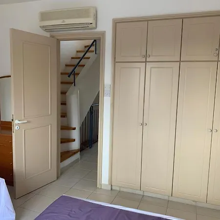 Regina Gardens - Spacious 3 Bed, 2 Bath Maisonette * Paphos
