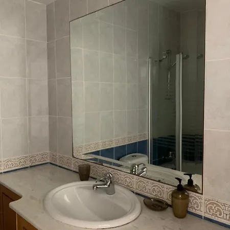 Regina Gardens - Spacious 3 Bed, 2 Bath Maisonette Dom wakacyjny *
