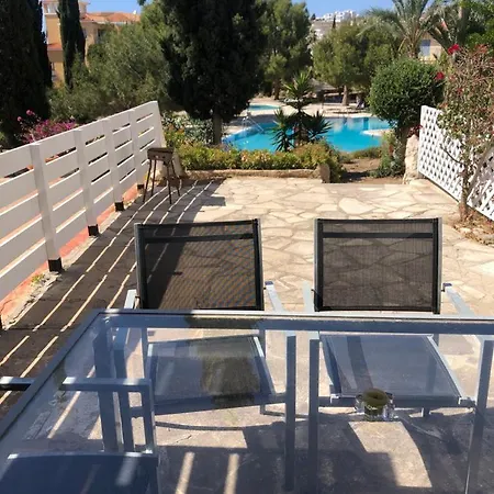 Regina Gardens - Spacious 3 Bed, 2 Bath Maisonette Dom wakacyjny Pafos