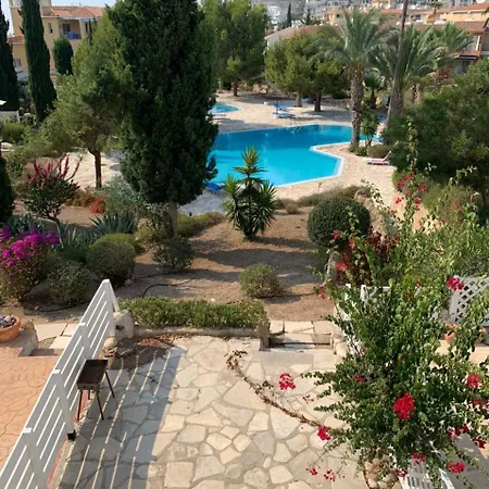 Regina Gardens - Spacious 3 Bed, 2 Bath Maisonette Dom wakacyjny