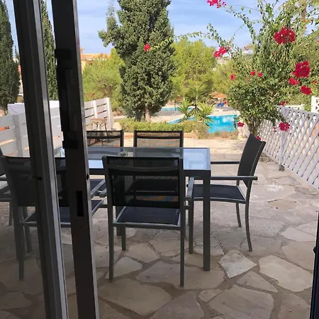 Dom wakacyjny Regina Gardens - Spacious 3 Bed, 2 Bath Maisonette