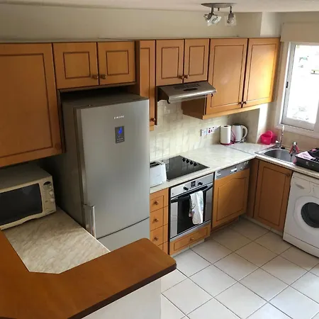 Regina Gardens - Spacious 3 Bed, 2 Bath Maisonette 펜션 파포스